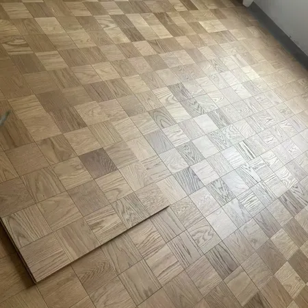 checked floorboard design